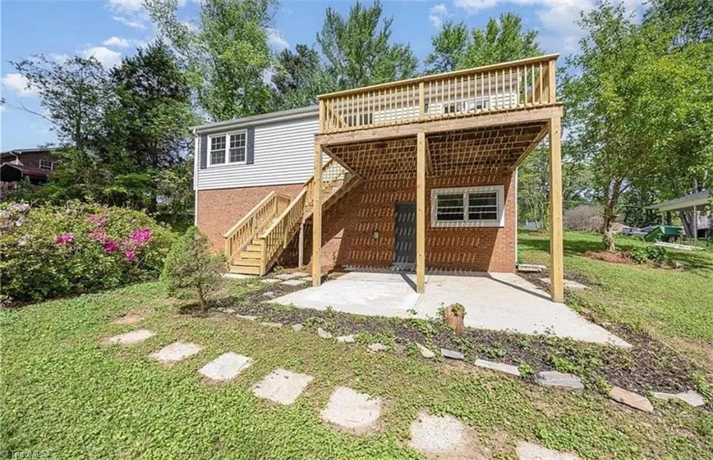 305 Rollingwood Road Jamestown, NC 27282