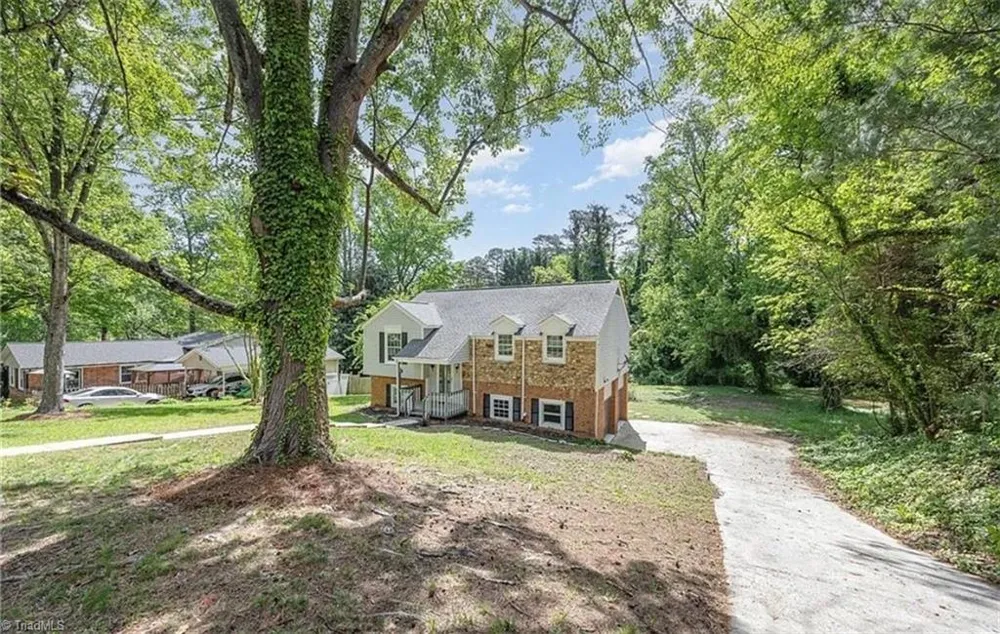 305 Rollingwood Road Jamestown, NC 27282