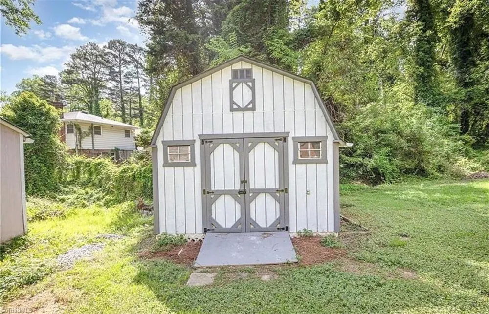 305 Rollingwood Road Jamestown, NC 27282