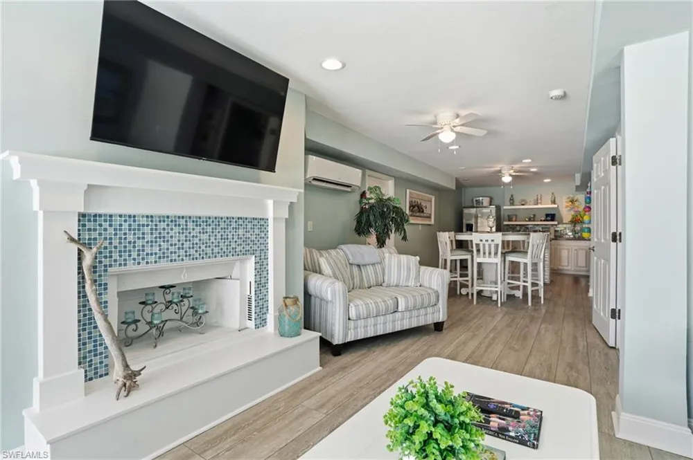 468 Capri Court Marco Island, FL 34145