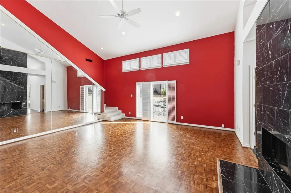 22 One Main Place Benbrook, TX 76126