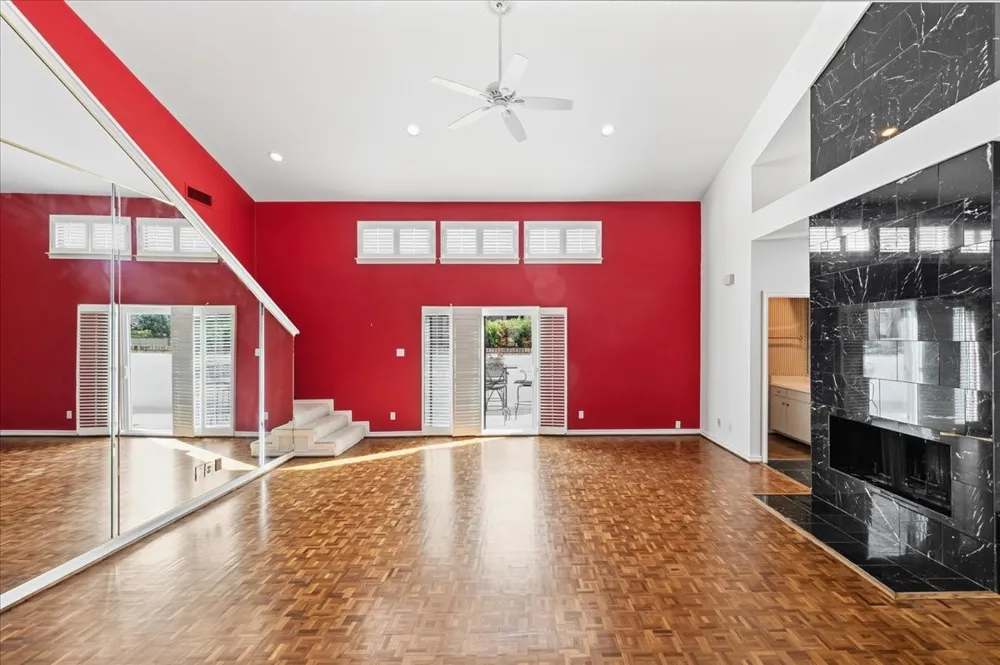 22 One Main Place Benbrook, TX 76126