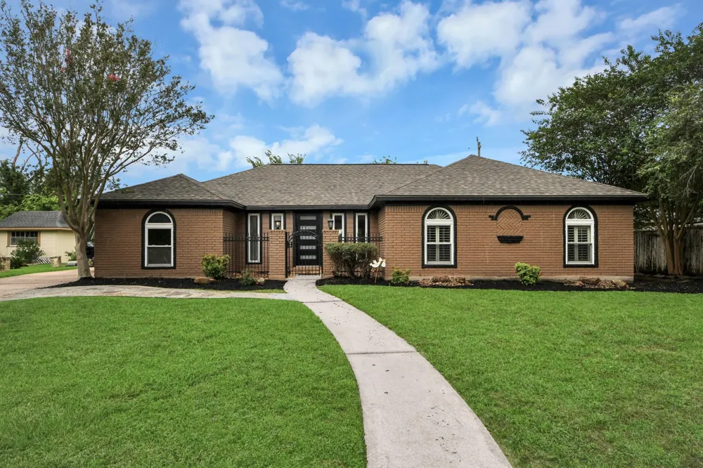 7822 Maple Tree Drive Houston, TX 77088