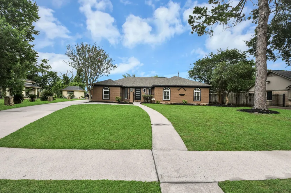 7822 Maple Tree Drive Houston, TX 77088