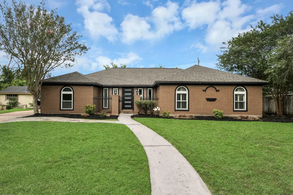 7822 Maple Tree Drive Houston, TX 77088