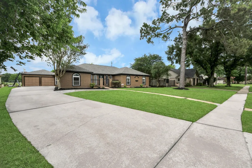 7822 Maple Tree Drive Houston, TX 77088