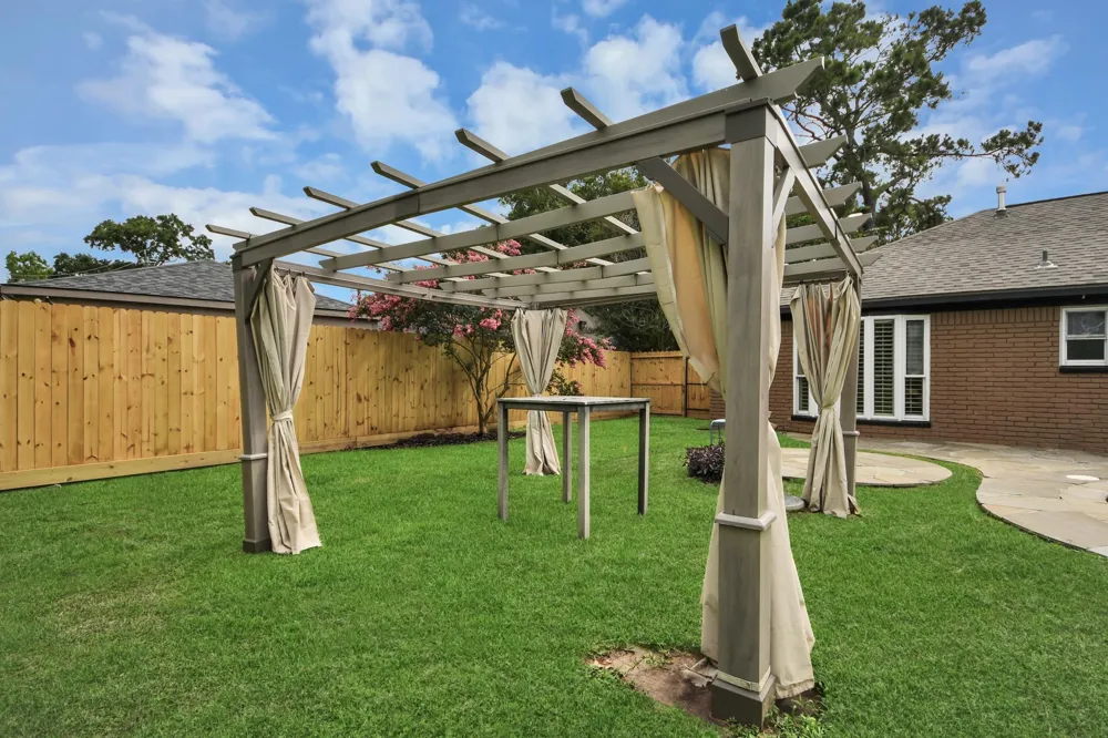 7822 Maple Tree Drive Houston, TX 77088