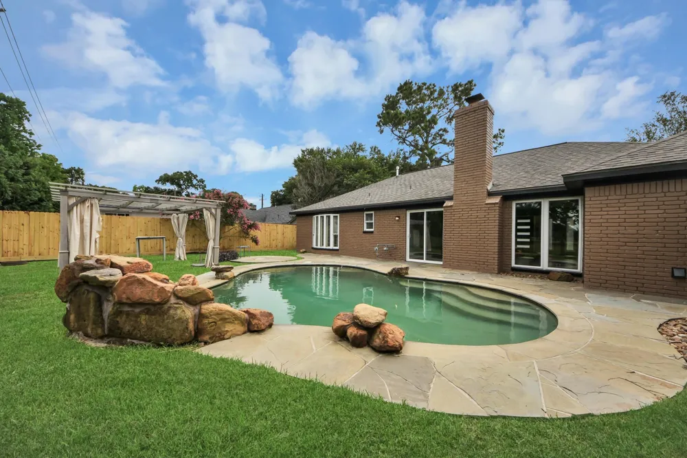 7822 Maple Tree Drive Houston, TX 77088