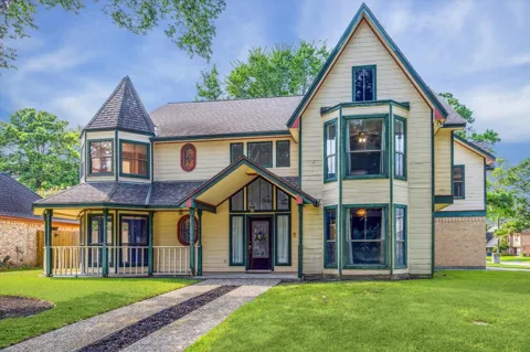 2739 Blue Glen Lane