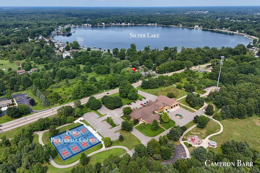 6935 Belding Road NE Rockford, MI 49341