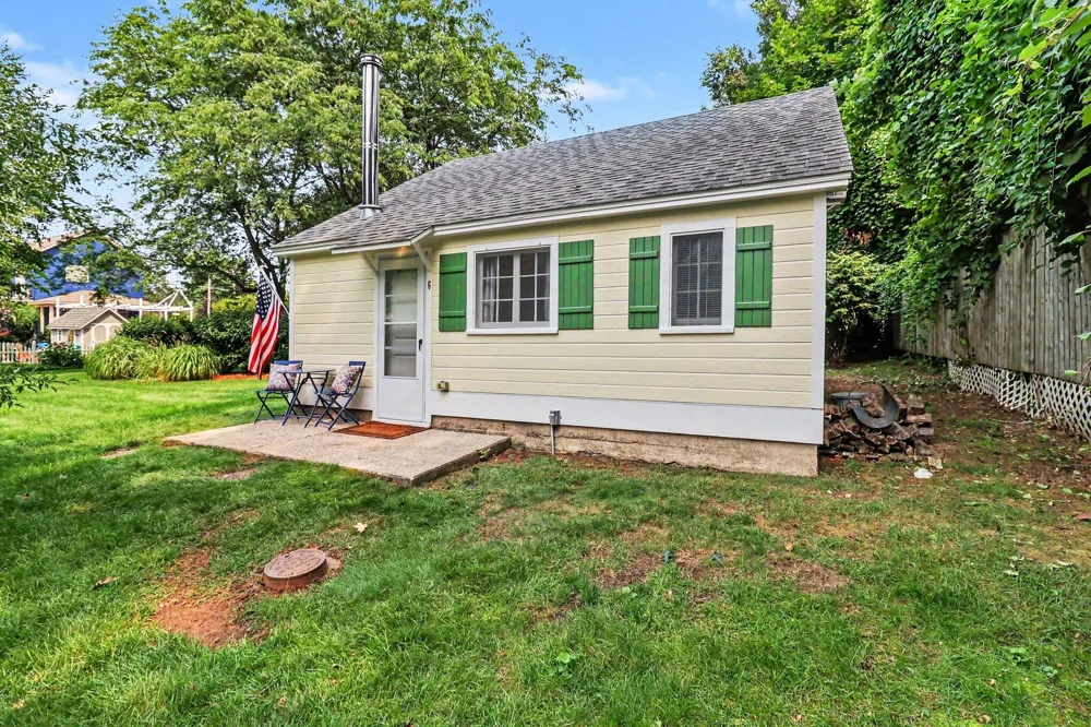 995 Lakeshore Drive #6 Ludington, MI 49431