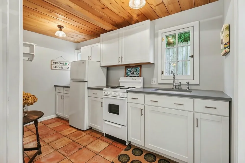 995 Lakeshore Drive #6 Ludington, MI 49431