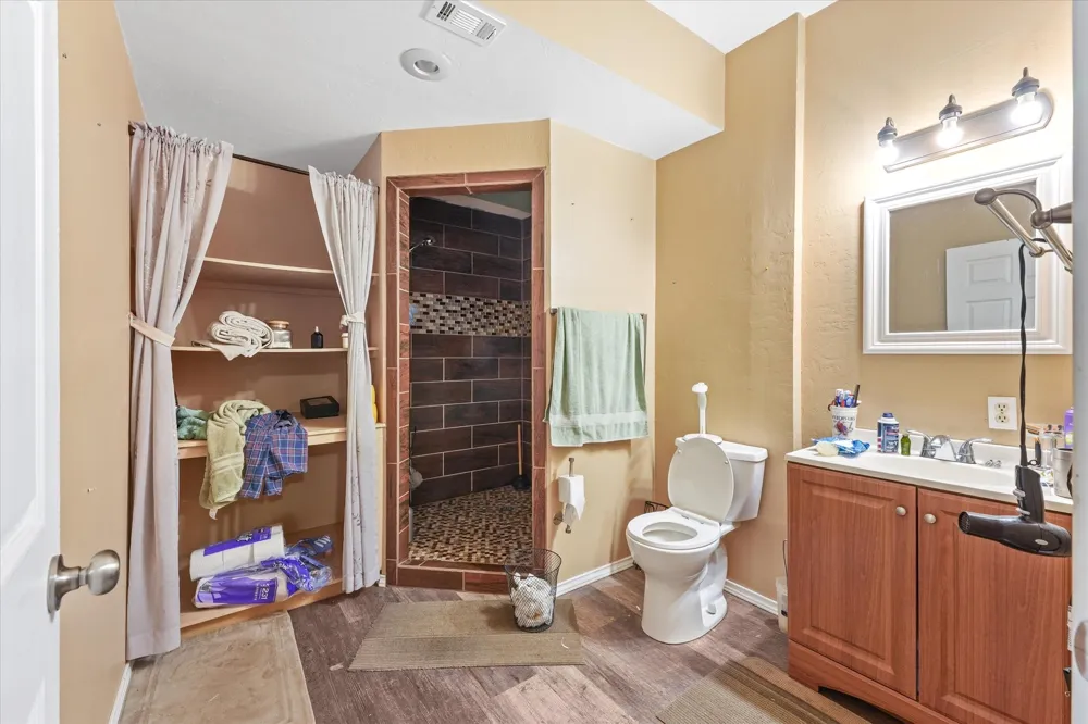 660 Rs County Road 1250 Emory, TX 75440