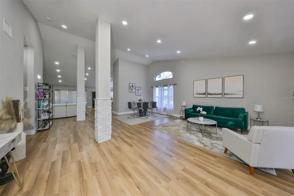 9309 HAMPSHIRE PARK DRIVE Tampa, FL 33647