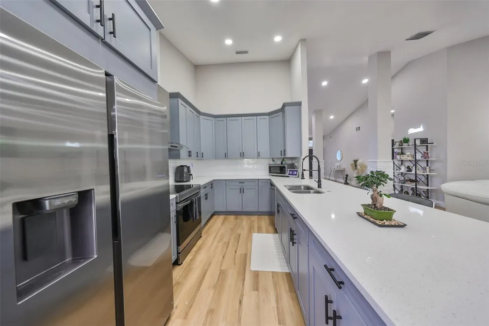 9309 HAMPSHIRE PARK DRIVE Tampa, FL 33647