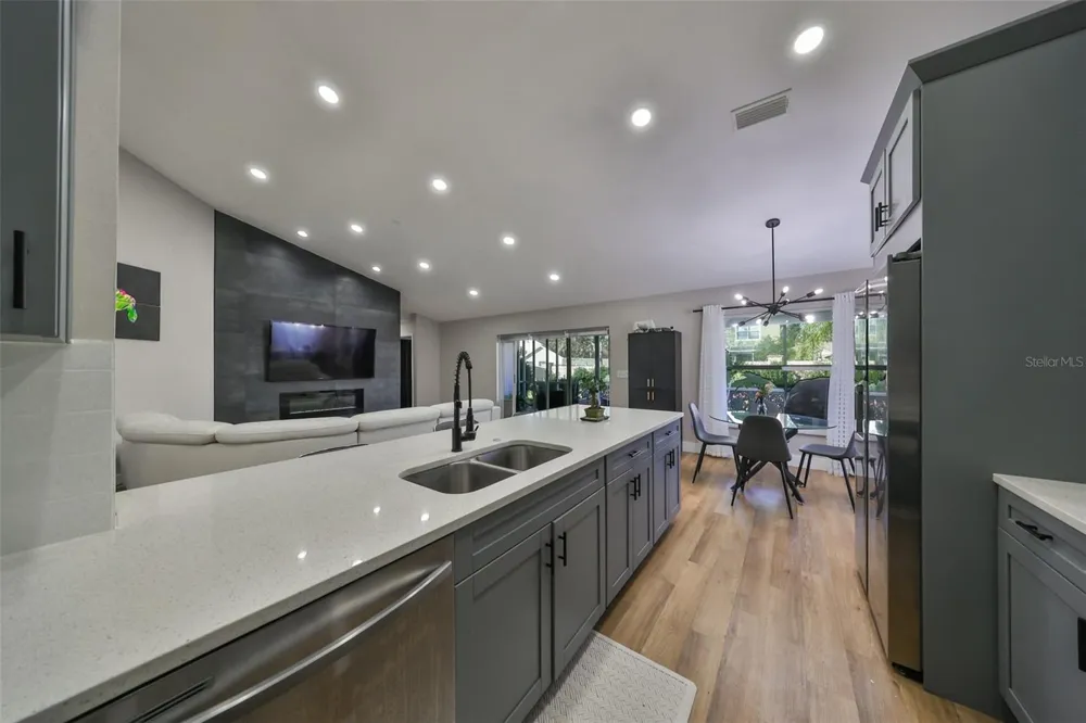 9309 HAMPSHIRE PARK DRIVE Tampa, FL 33647
