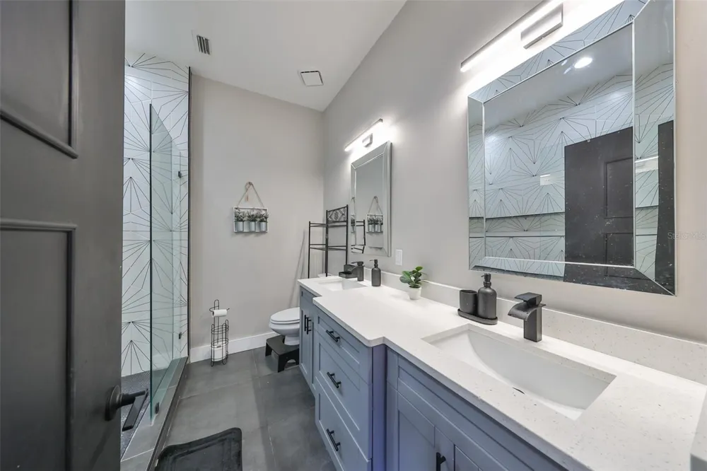9309 HAMPSHIRE PARK DRIVE Tampa, FL 33647
