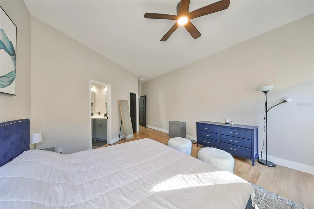 9309 HAMPSHIRE PARK DRIVE Tampa, FL 33647