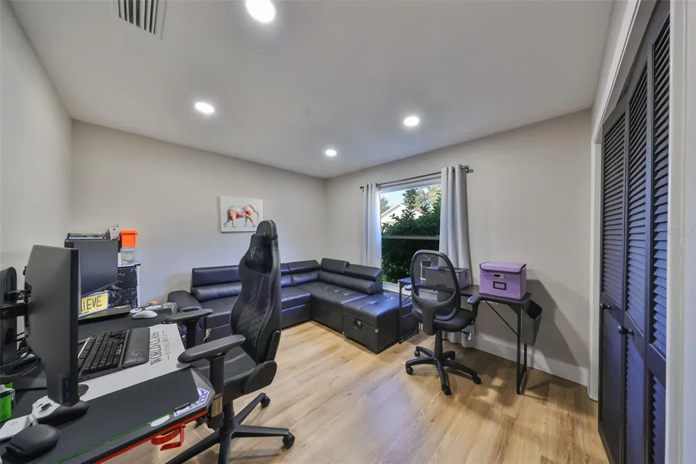 9309 HAMPSHIRE PARK DRIVE Tampa, FL 33647