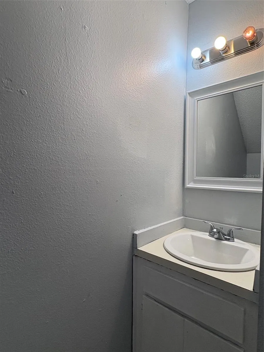 13045 LONDONDARY PLACE Tampa, FL 33612