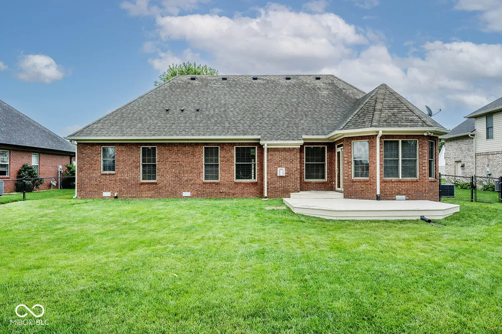 3882 S Cedar Creek Lane New Palestine, IN 46163