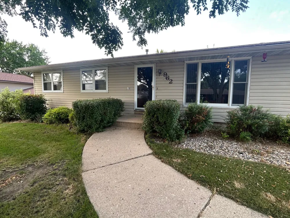 962 Miles Drive Worthington, MN 56187