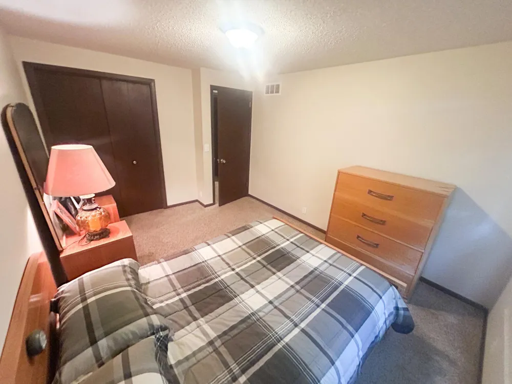 962 Miles Drive Worthington, MN 56187