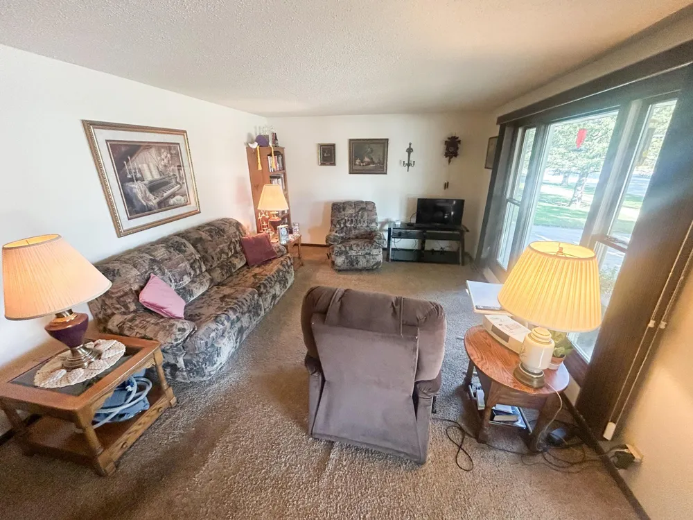 962 Miles Drive Worthington, MN 56187
