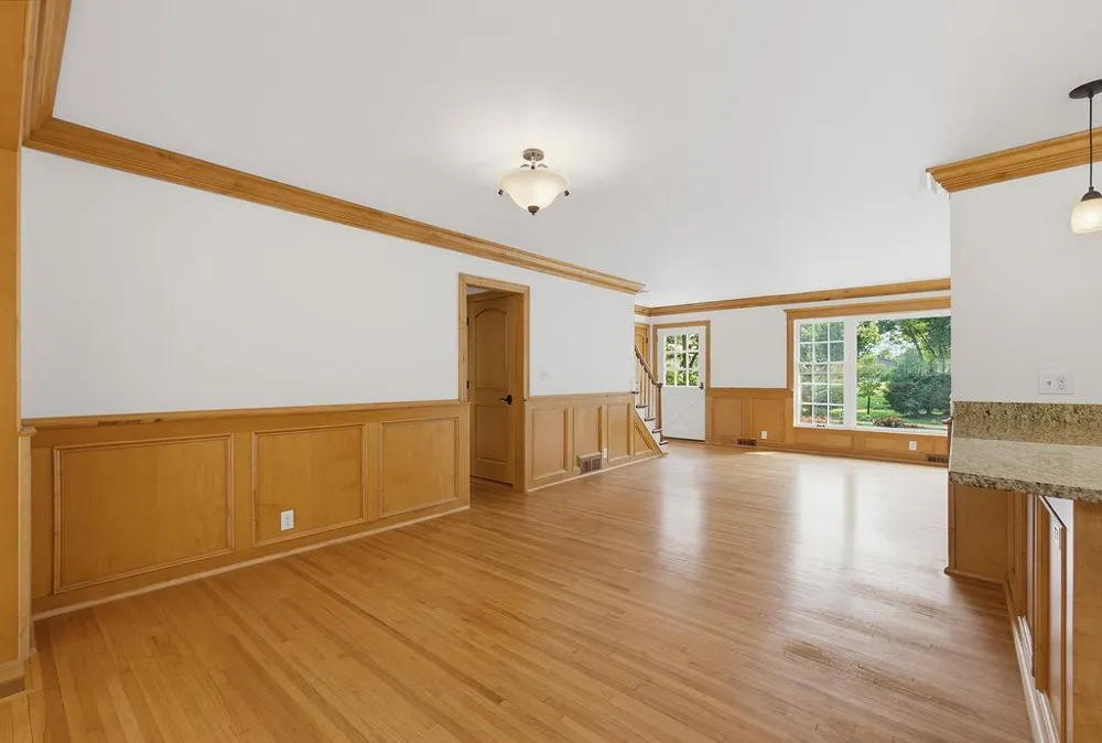 2615 Shadywood Road Orono, MN 55331