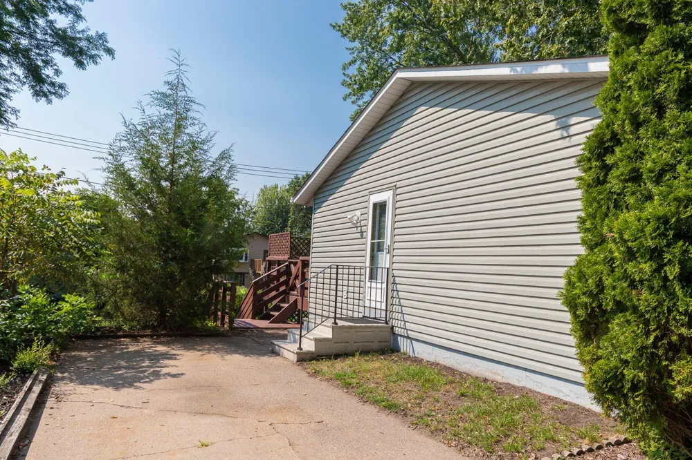 6071 45th Street Oakdale, MN 55128
