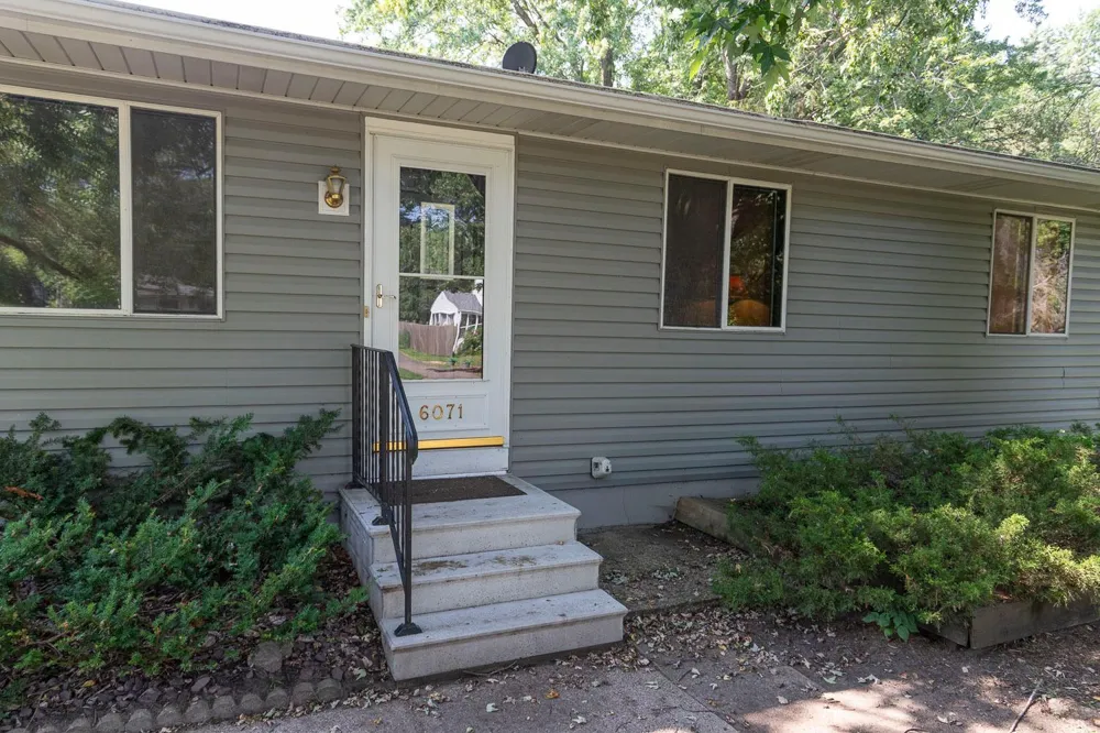 6071 45th Street Oakdale, MN 55128