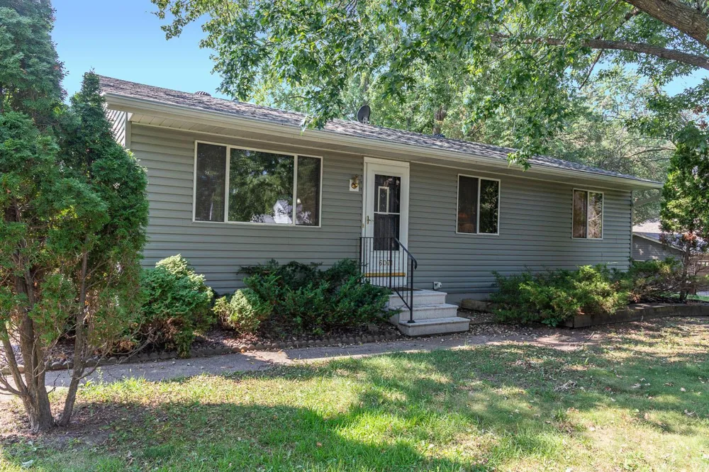 6071 45th Street Oakdale, MN 55128