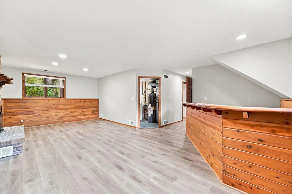 1213 W 158th Street Burnsville, MN 55306