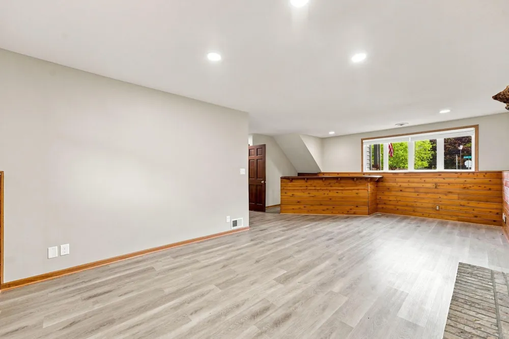 1213 W 158th Street Burnsville, MN 55306