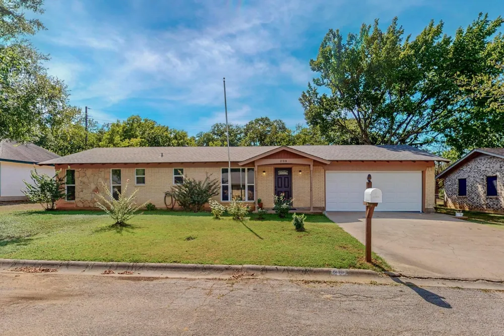 204 Pine Street Keene, TX 76059