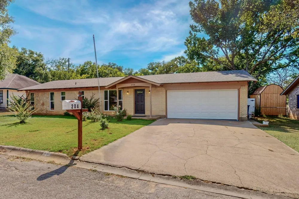 204 Pine Street Keene, TX 76059