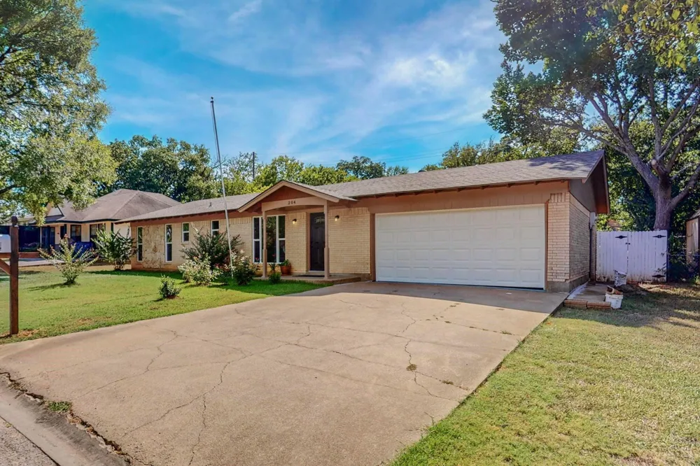 204 Pine Street Keene, TX 76059