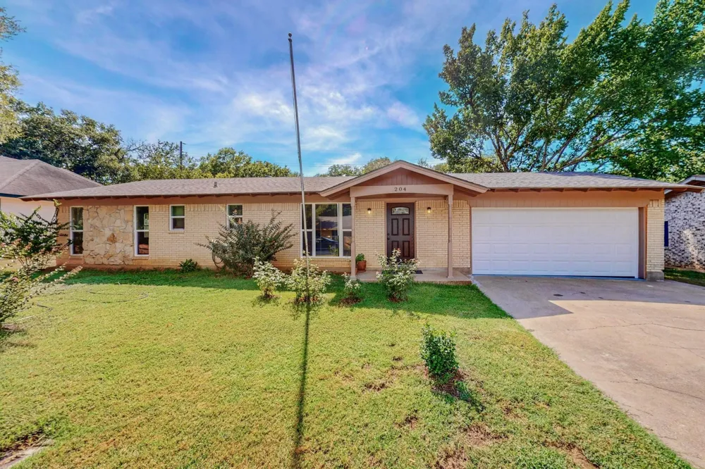 204 Pine Street Keene, TX 76059