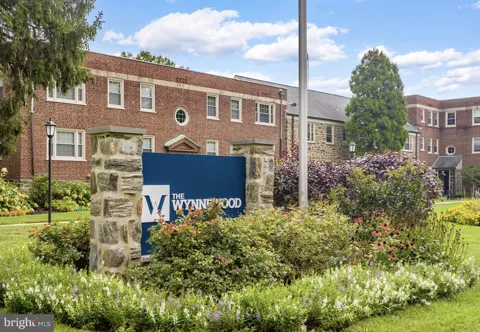 150 E WYNNEWOOD ROAD #21