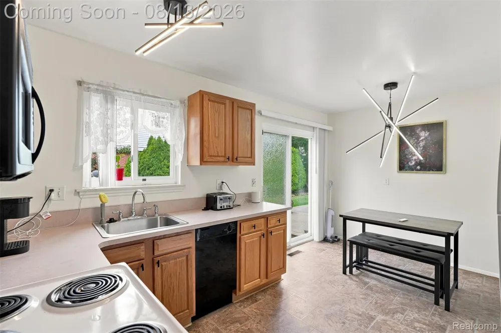 27766 Eastwick Sq Roseville City, MI 48066