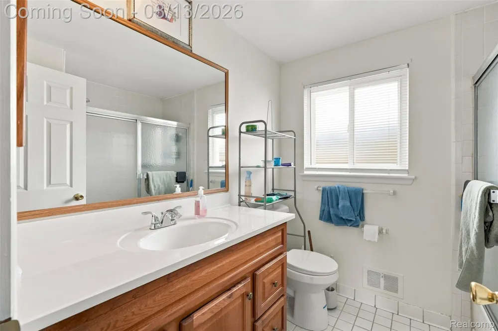 27766 Eastwick Sq Roseville City, MI 48066