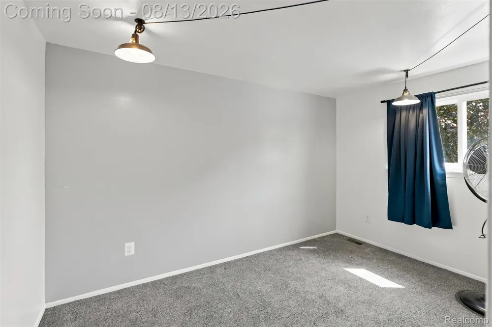 27766 Eastwick Sq Roseville City, MI 48066