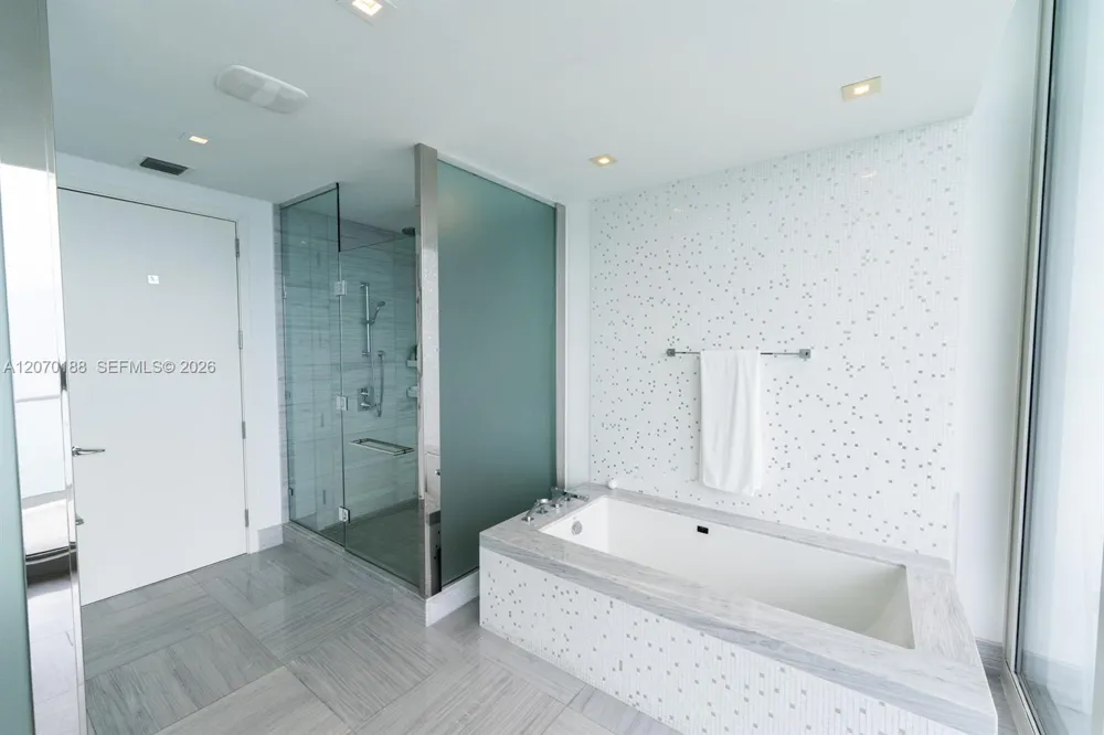 16901 Collins Ave #4201 Sunny Isles Beach, FL 33160