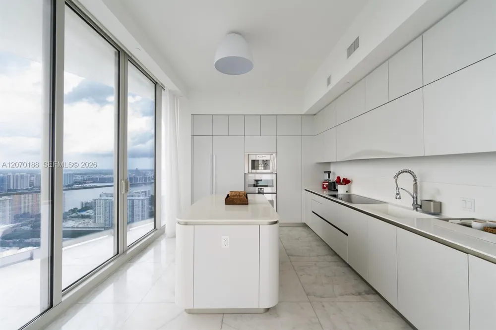 16901 Collins Ave #4201 Sunny Isles Beach, FL 33160