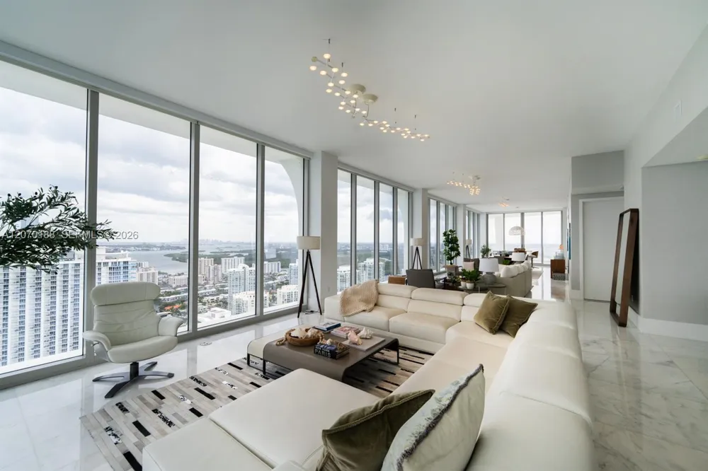 16901 Collins Ave #4201 Sunny Isles Beach, FL 33160