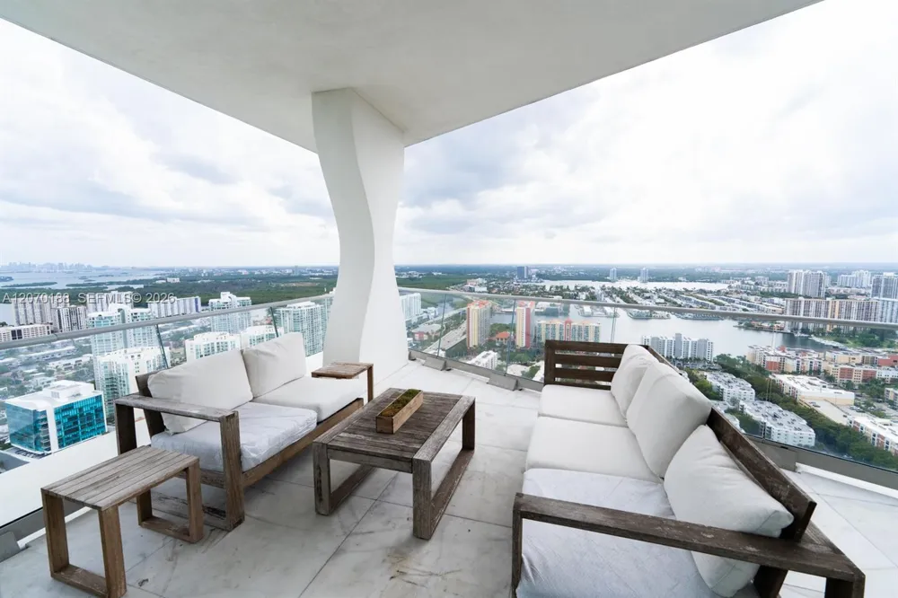 16901 Collins Ave #4201 Sunny Isles Beach, FL 33160