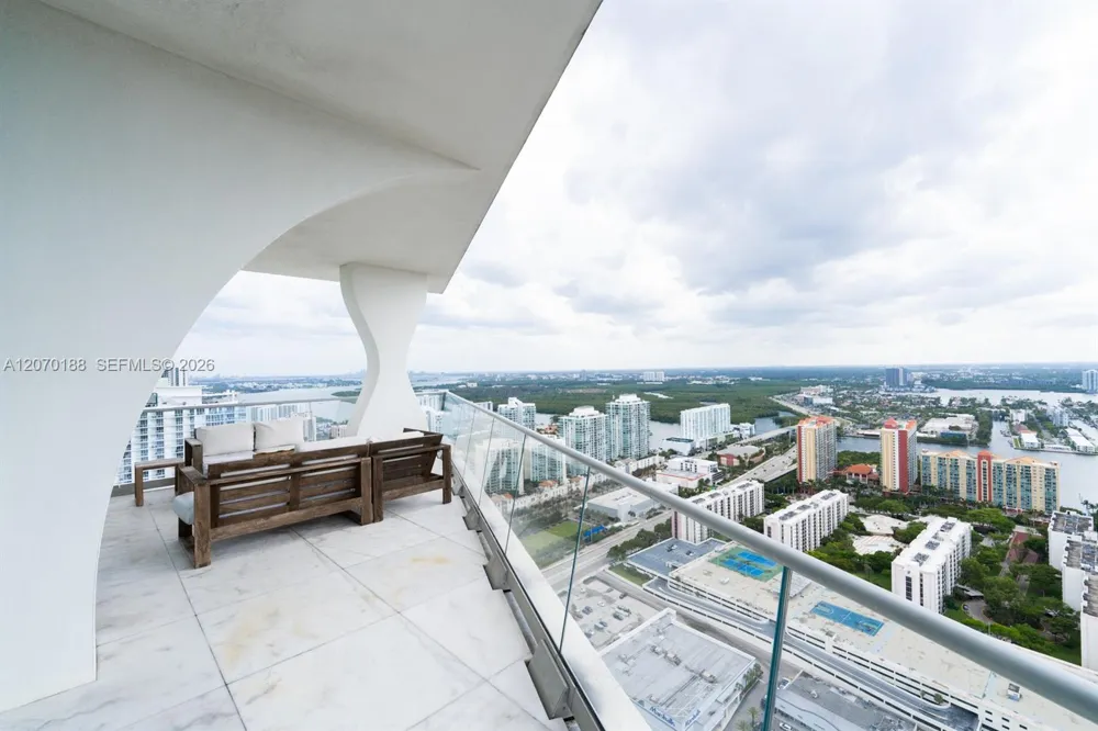 16901 Collins Ave #4201 Sunny Isles Beach, FL 33160