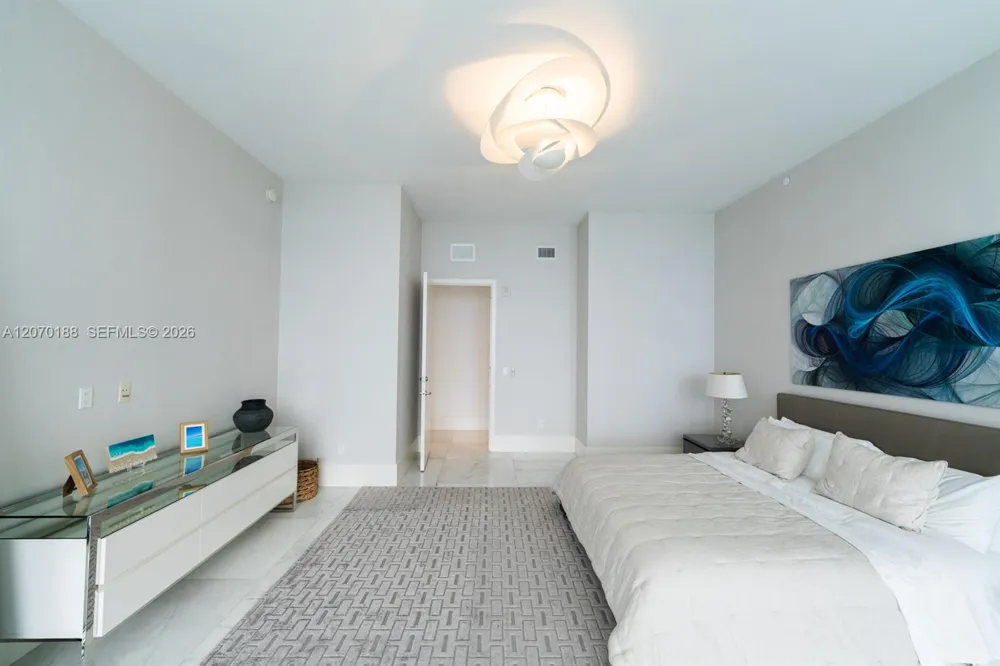 16901 Collins Ave #4201 Sunny Isles Beach, FL 33160