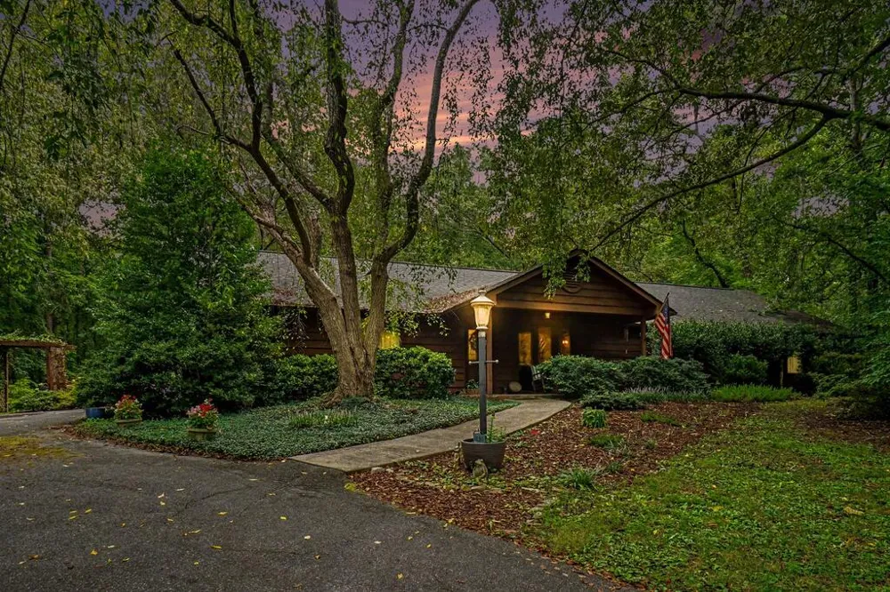 25 Woodall Rd Se White, GA 30184