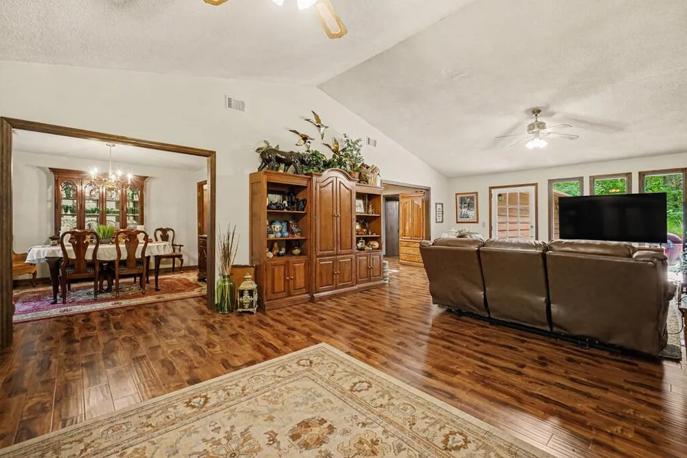 25 Woodall Rd Se White, GA 30184